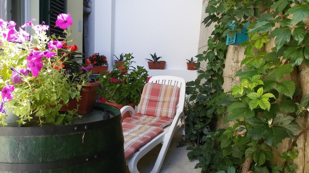 Apartments Salona Трогир Стая снимка
