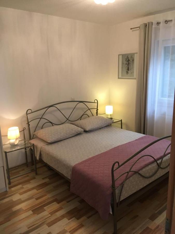 Apartments Salona Трогир Екстериор снимка