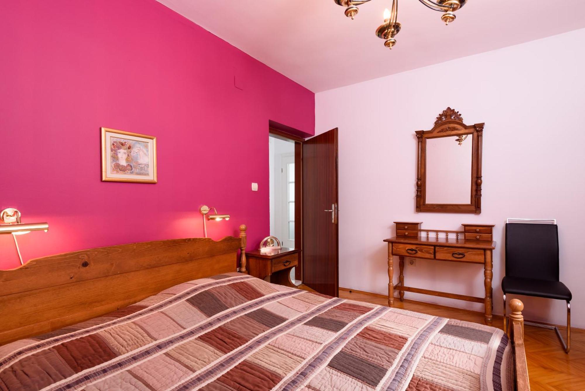 Apartments Salona Трогир Стая снимка
