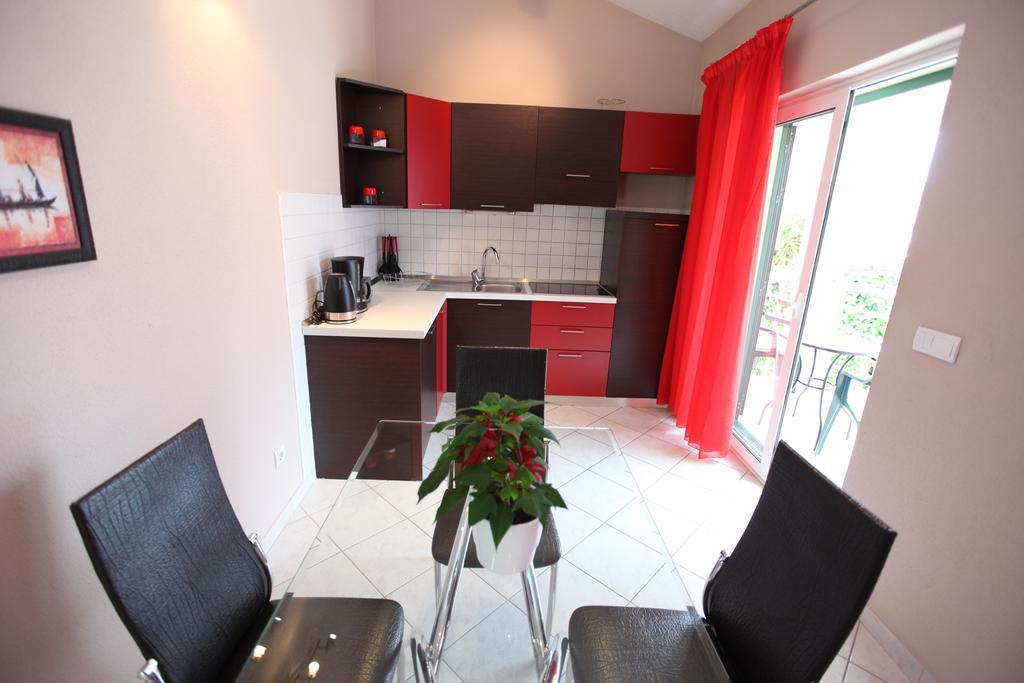 Apartments Salona Трогир Екстериор снимка