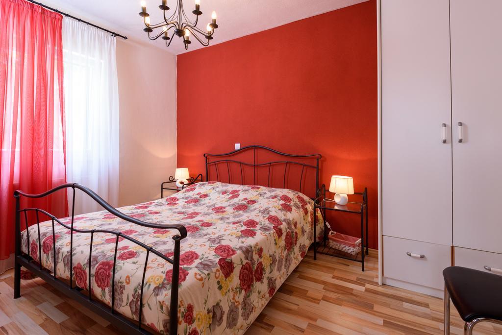 Apartments Salona Трогир Екстериор снимка