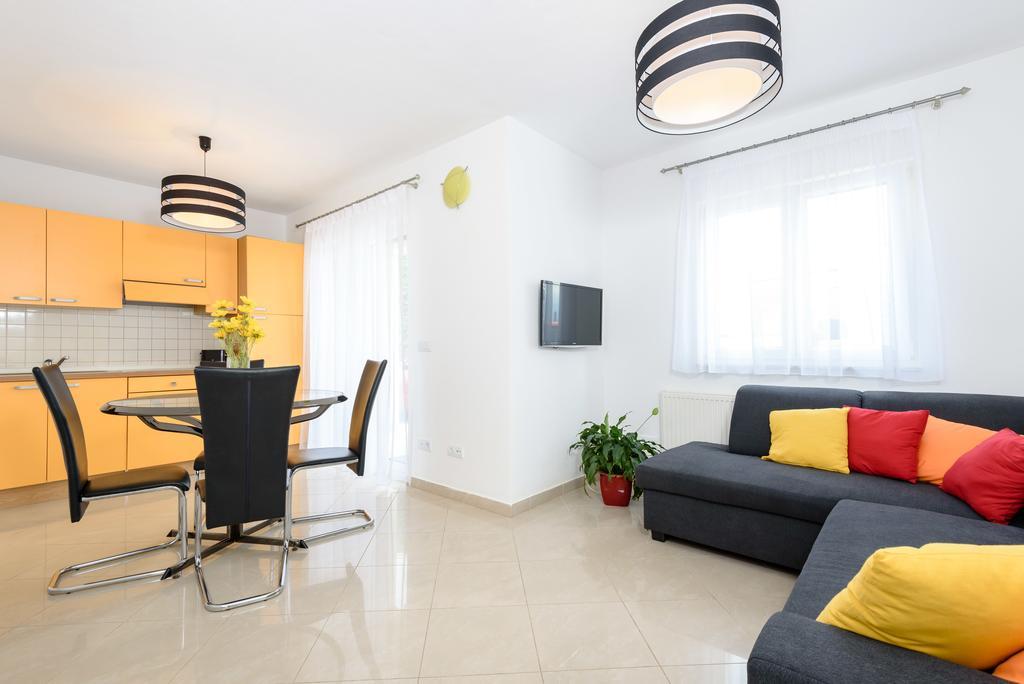 Apartments Salona Трогир Екстериор снимка