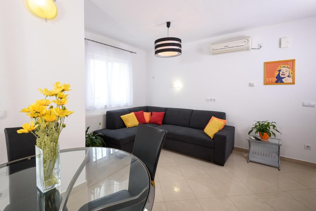 Apartments Salona Трогир Екстериор снимка