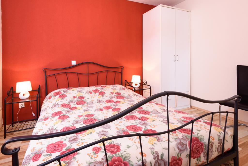 Apartments Salona Трогир Екстериор снимка