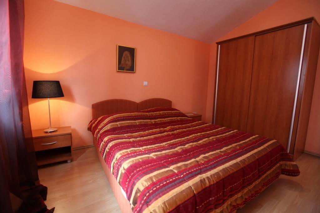 Apartments Salona Трогир Екстериор снимка